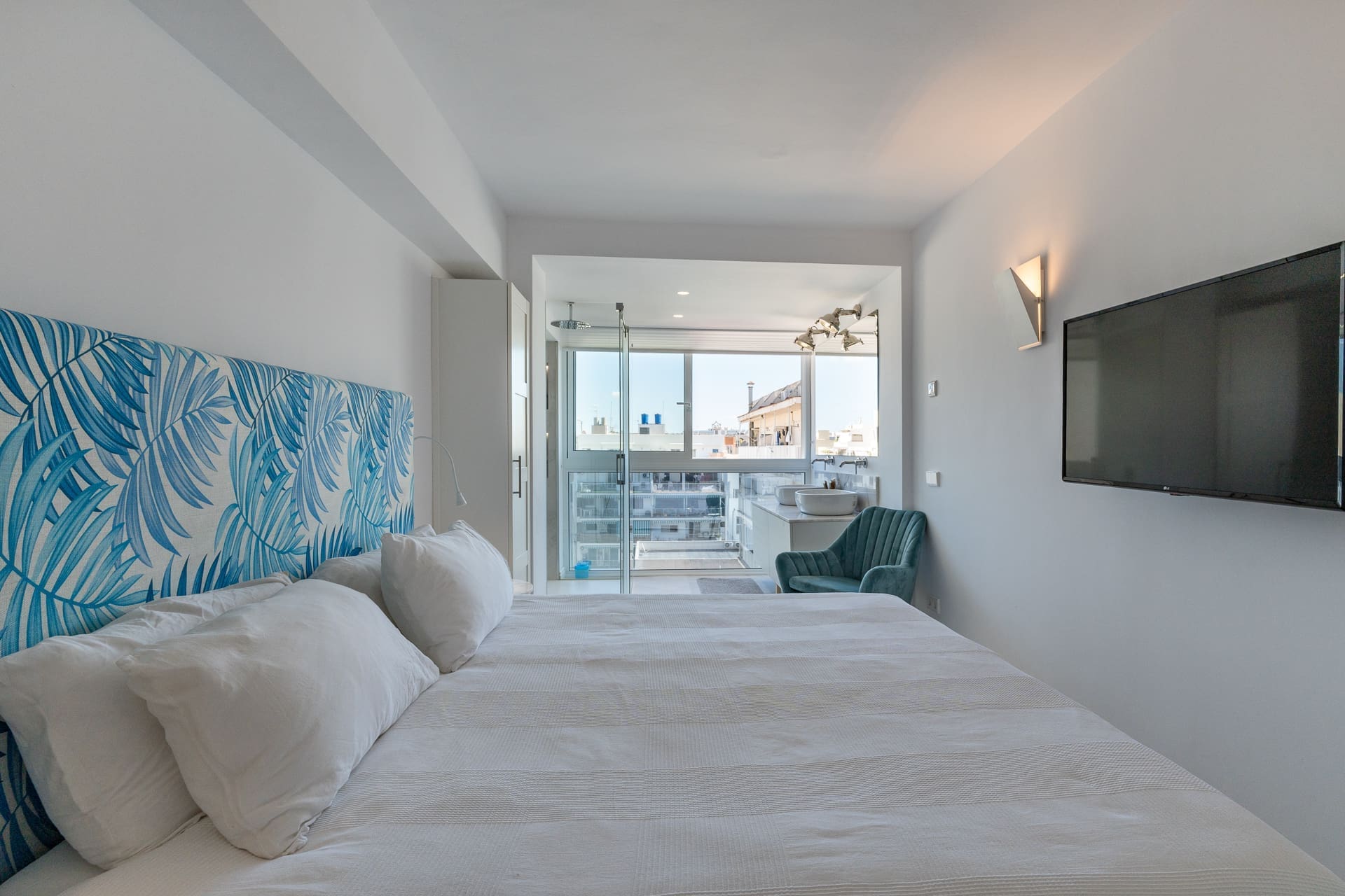 16 Spectacular First-Line Luxury Four-Bedroom Penthouse with Sea Views and Spacious Terrace - Homes In Mallorca