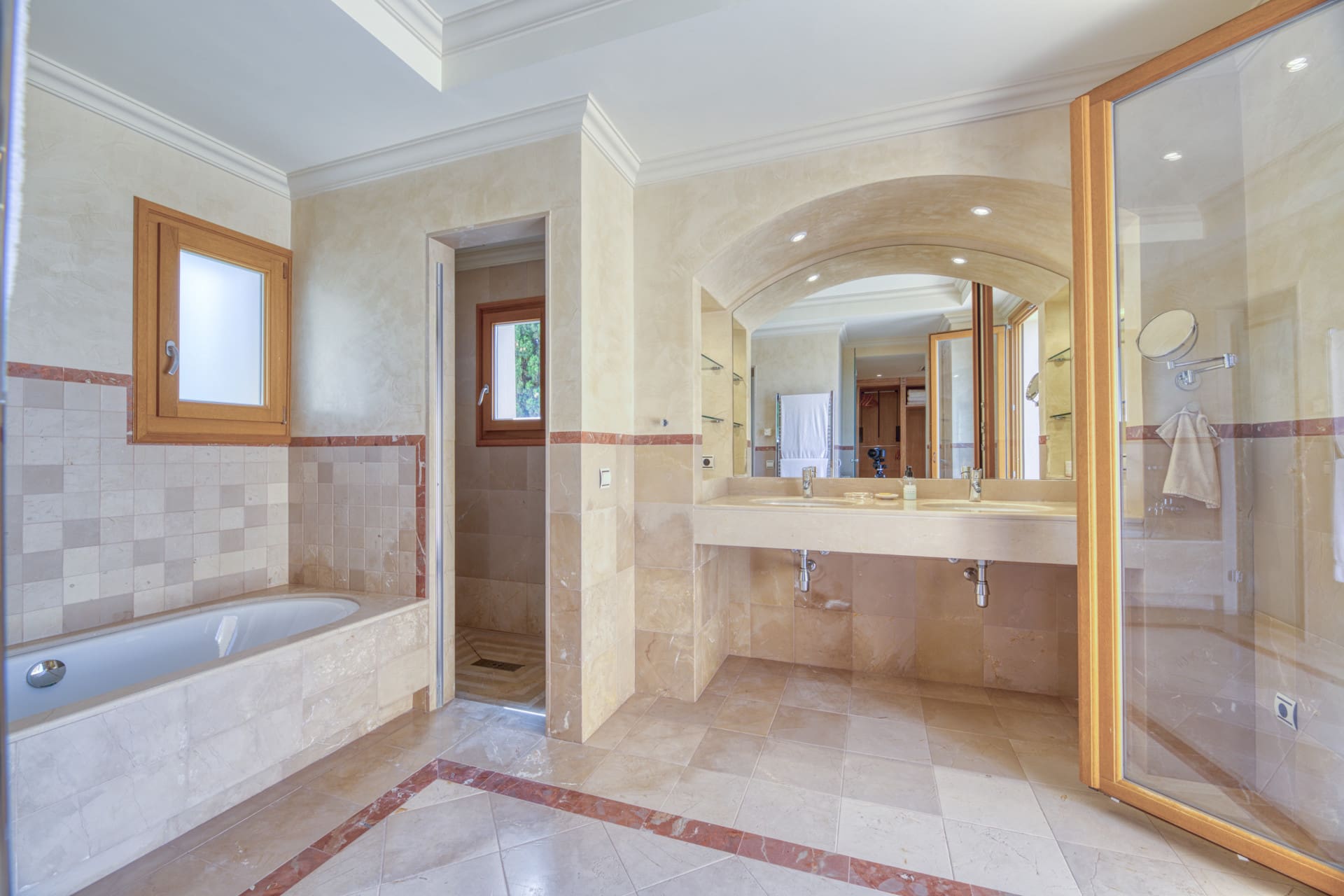 1750159763-7772530f-76be-4087-b3b7-ef1d49474a20