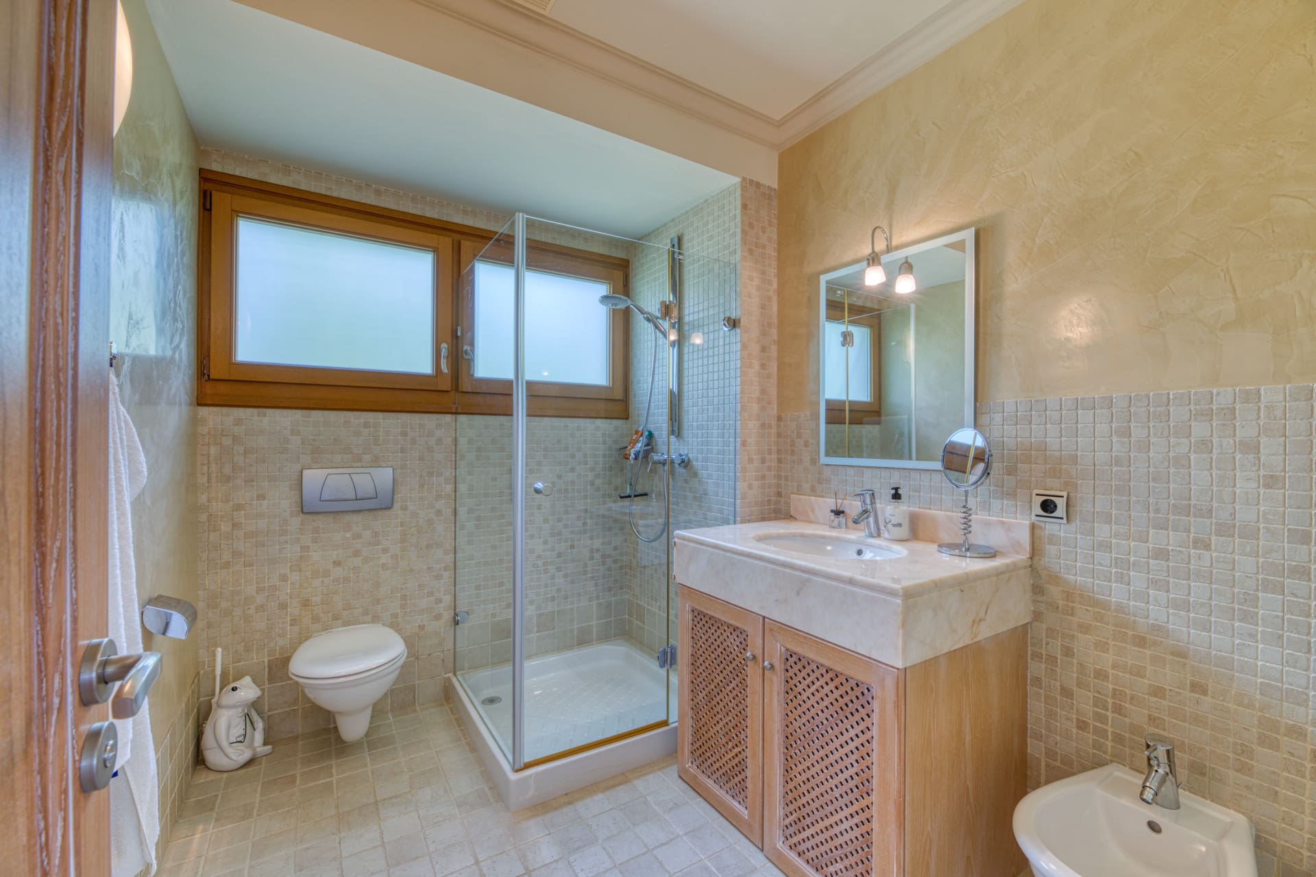 1750159777-78f6aa9b-63f3-46f5-9f6d-e13e2505e098