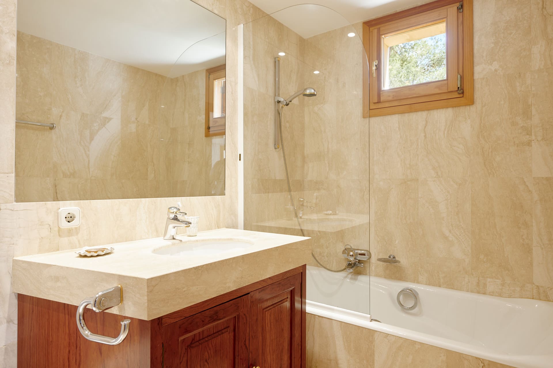 1750159847-90ded350-4e97-4677-93ea-d6ebc1f75f50