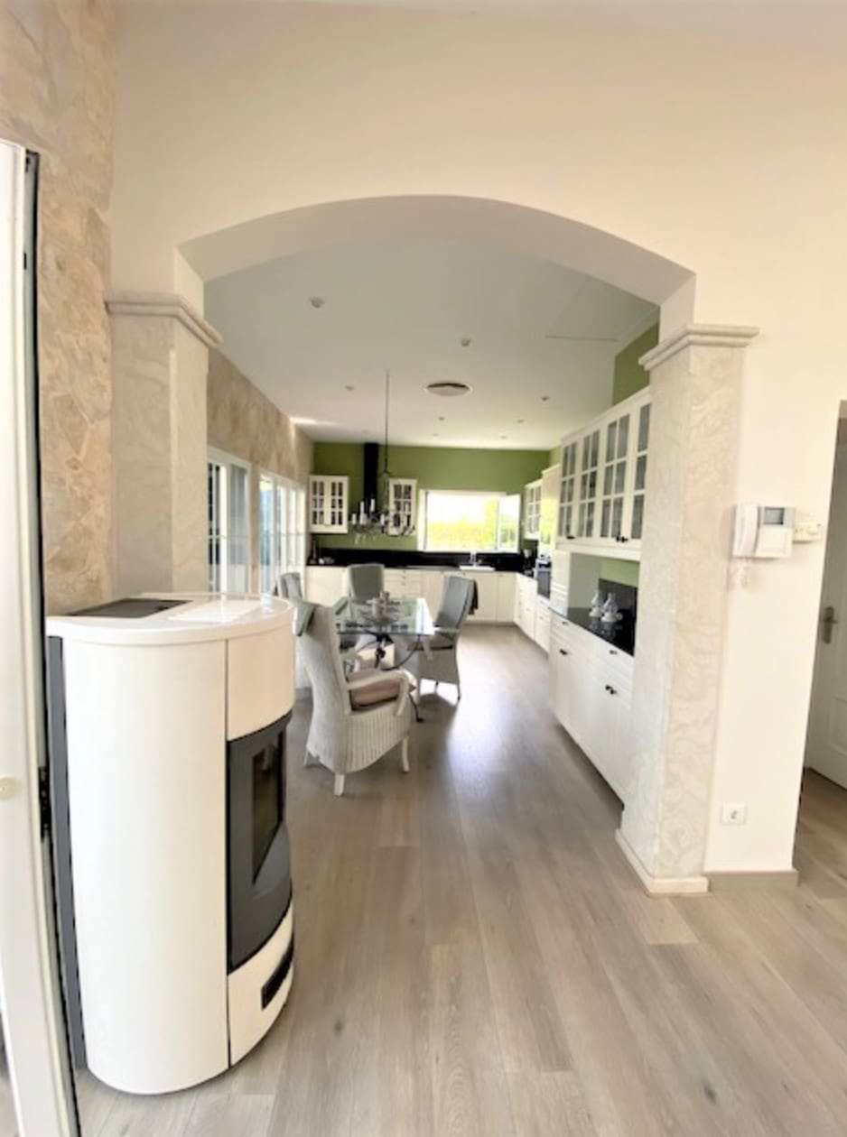 1750159918-42e40cc8-20cc-4da0-94f6-14086c67eb0a