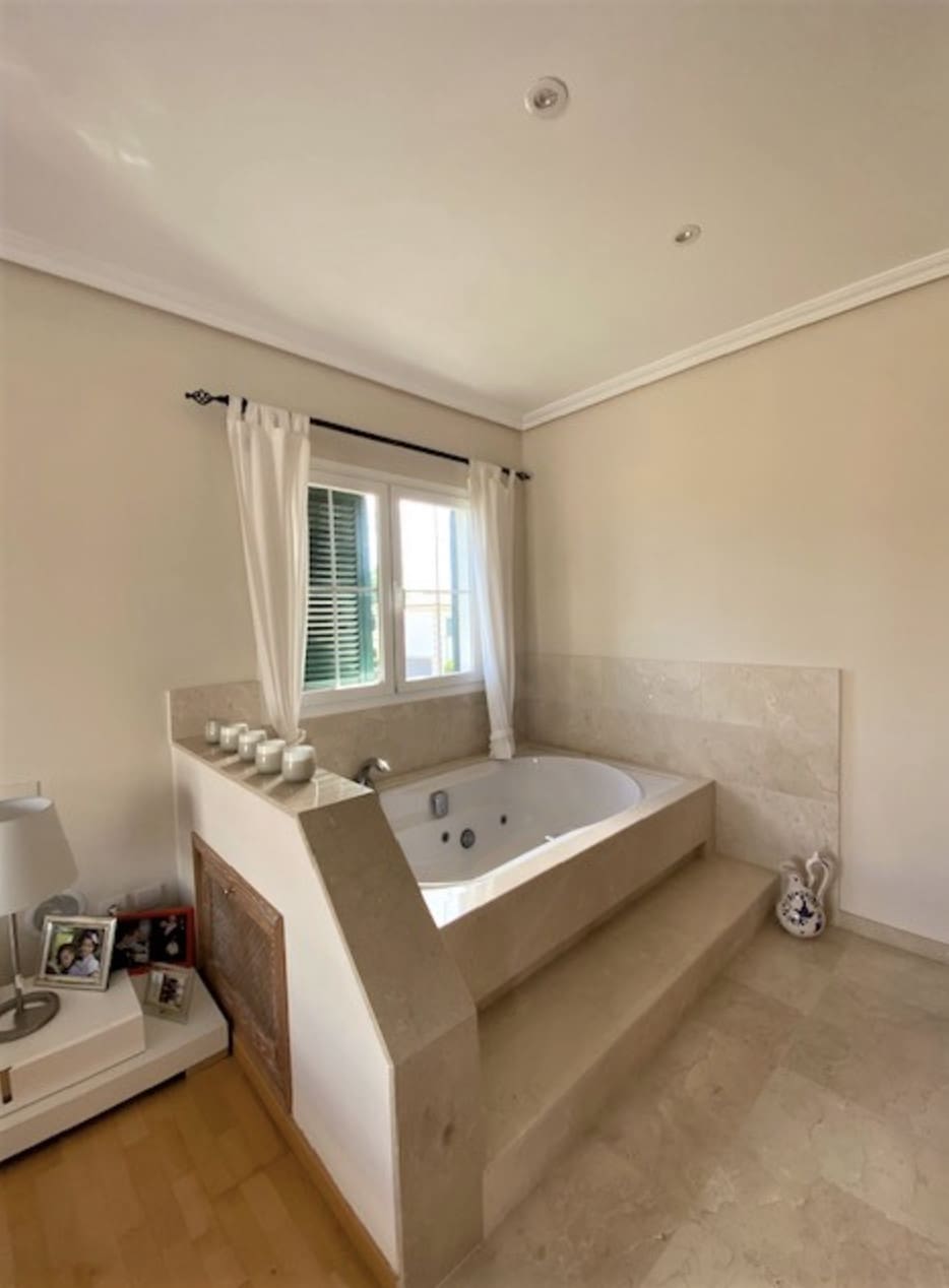 1750159927-52ba9dcc-014a-4157-b055-7faec2726e1c