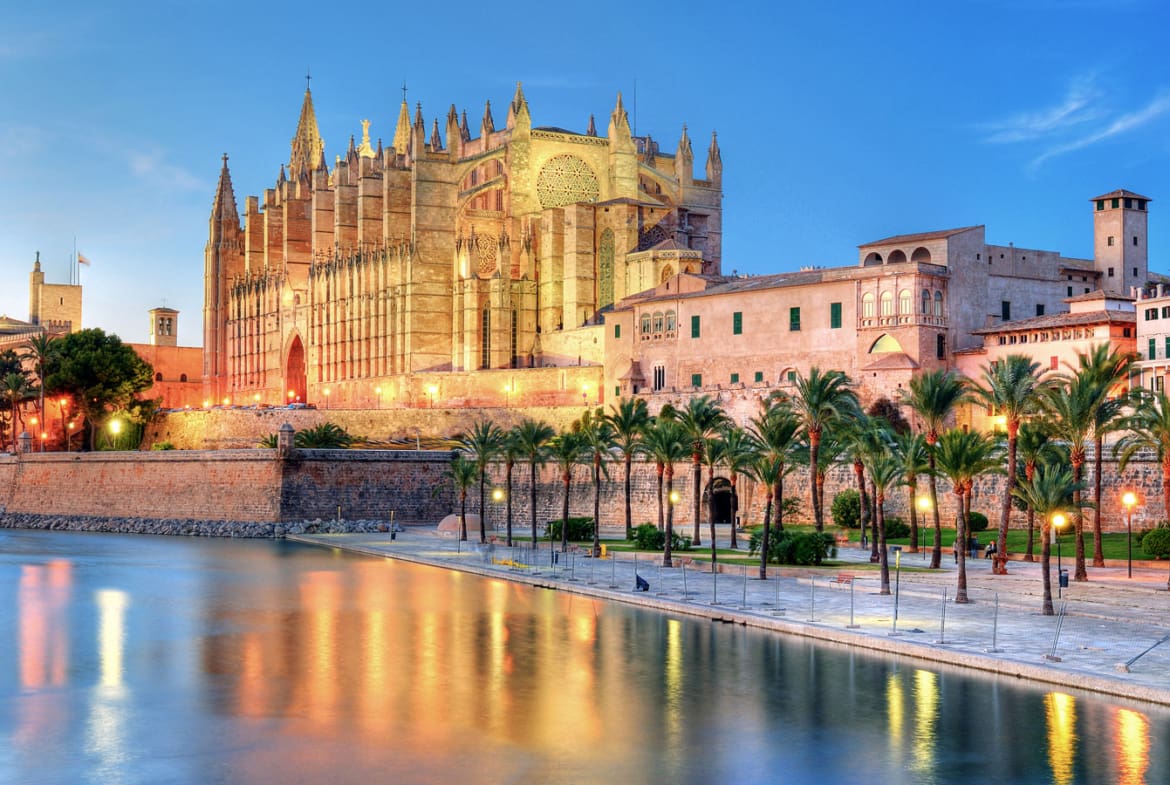 Palma Cathedral and Luxury Apartments in Palma with Palmallorca